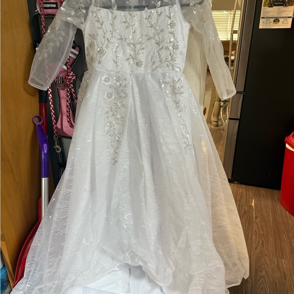 Other - Elegant White Floral Embellished Dress